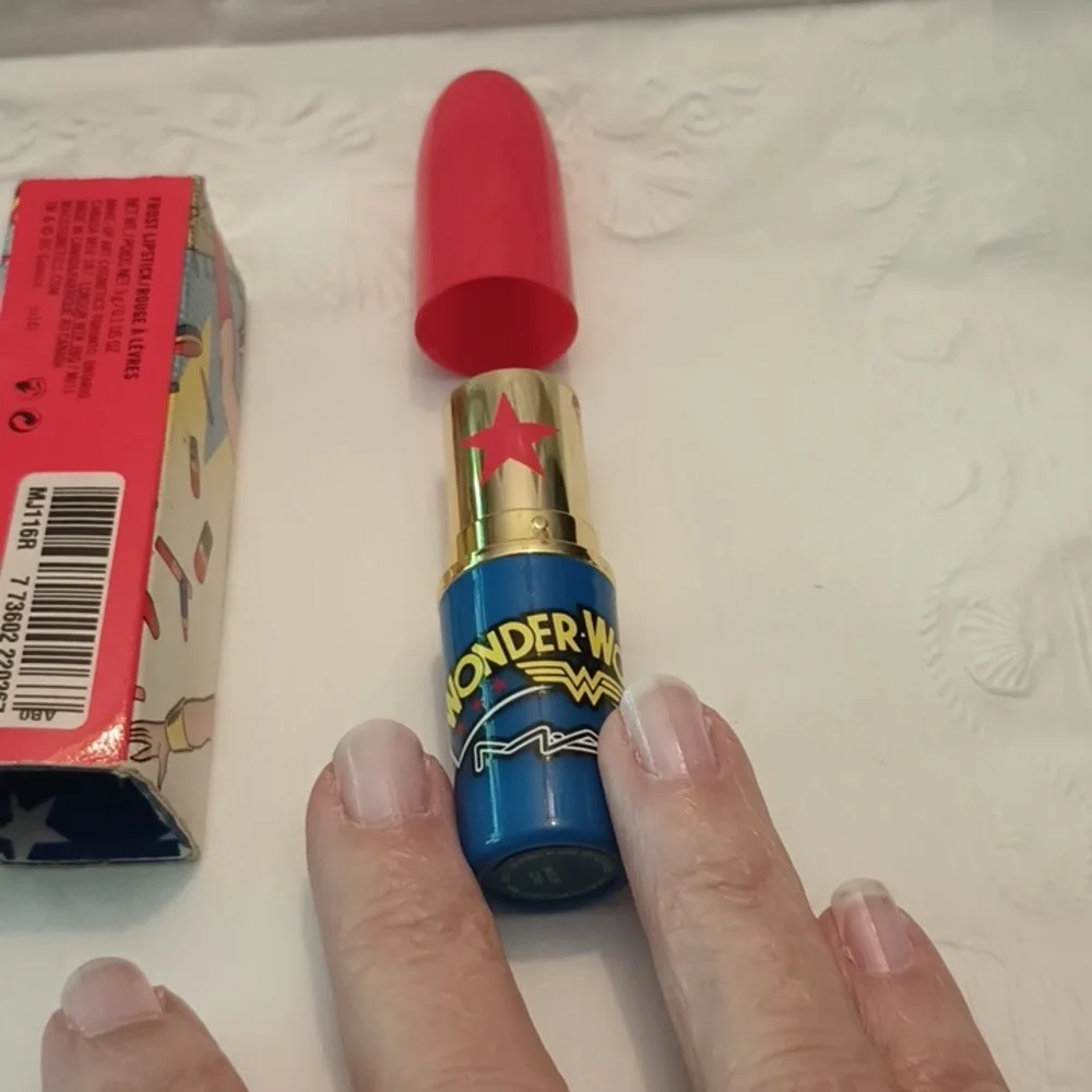 MAC Limited Edition 2011 Wonder Woman Heroine Lipstick